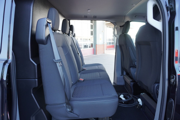 Ford E-Transit Cust. 320 L2H1 Limited 71 kWh 160KW/ 218pk Dubbelcab. Automaat nr. V085 | Airco | Adap.Cruise | Navi | 360 Camera | Schuifdeur L+R