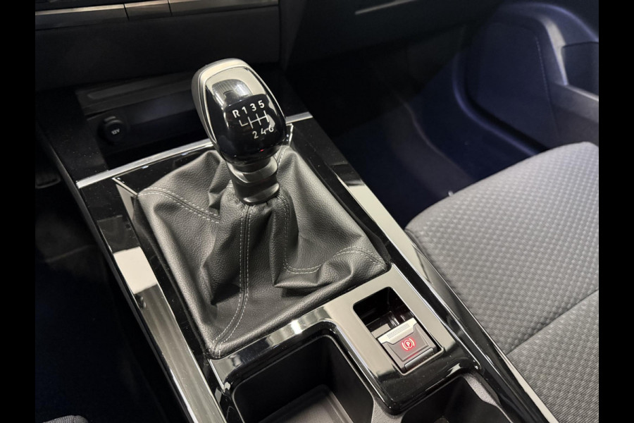 Opel Astra 1.2 Edition Navigatie Apple Carplay Android Auto Parkeersensoren Cruise Control Climate Control Lichtmetalen velgen
