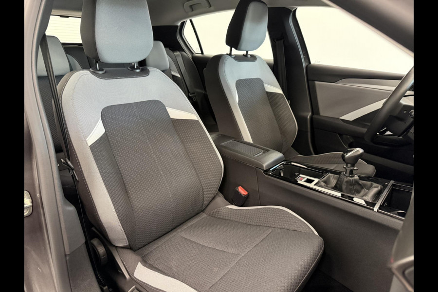 Opel Astra 1.2 Edition Navigatie Apple Carplay Android Auto Parkeersensoren Cruise Control Climate Control Lichtmetalen velgen