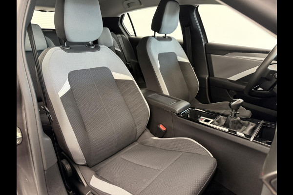 Opel Astra 1.2 Edition Navigatie Apple Carplay Android Auto Parkeersensoren Cruise Control Climate Control Lichtmetalen velgen