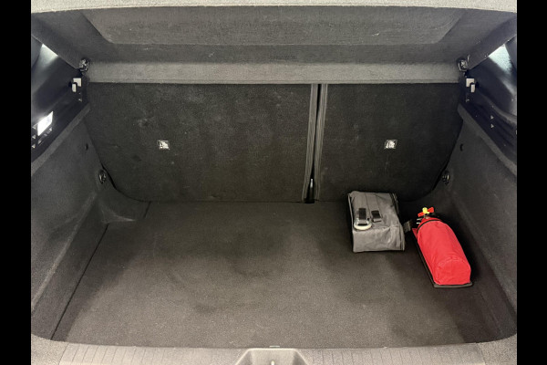 Opel Astra 1.2 Edition Navigatie Apple Carplay Android Auto Parkeersensoren Cruise Control Climate Control Lichtmetalen velgen