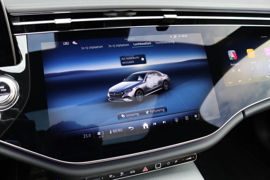 Mercedes-Benz E-Klasse 400 e 4MATIC AMG Line | Hyperscreen | Distronic+ | Massage | Stoelventilatie | HUD | 3D-Display | Verwarmd Stuurwiel | Burmester | Vlakkenverwarming | Digital Light |