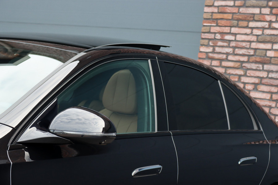 Mercedes-Benz E-Klasse 400 e 4MATIC AMG Line | Hyperscreen | Distronic+ | Massage | Stoelventilatie | HUD | 3D-Display | Verwarmd Stuurwiel | Burmester | Vlakkenverwarming | Digital Light |