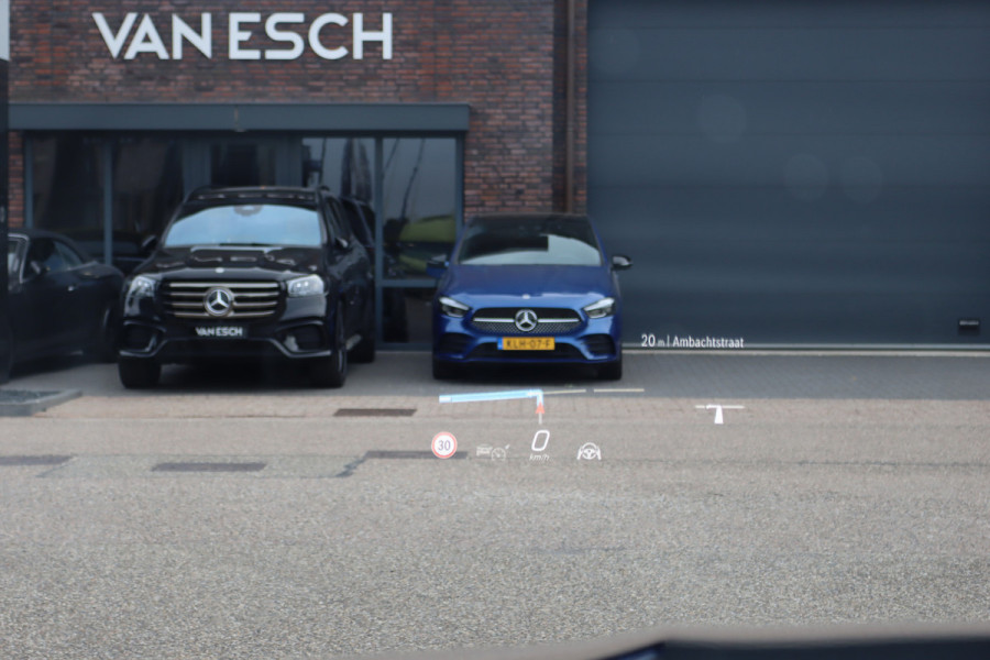 Mercedes-Benz E-Klasse 400 e 4MATIC AMG Line | Hyperscreen | Distronic+ | Massage | Stoelventilatie | HUD | 3D-Display | Verwarmd Stuurwiel | Burmester | Vlakkenverwarming | Digital Light |