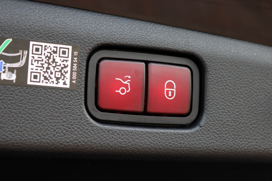 Mercedes-Benz E-Klasse 400 e 4MATIC AMG Line | Hyperscreen | Distronic+ | Massage | Stoelventilatie | HUD | 3D-Display | Verwarmd Stuurwiel | Burmester | Vlakkenverwarming | Digital Light |