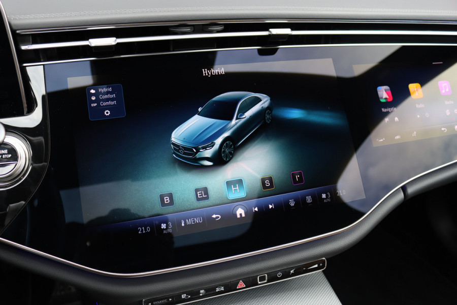 Mercedes-Benz E-Klasse 400 e 4MATIC AMG Line | Hyperscreen | Distronic+ | Massage | Stoelventilatie | HUD | 3D-Display | Verwarmd Stuurwiel | Burmester | Vlakkenverwarming | Digital Light |