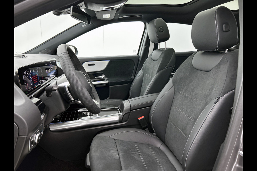 Mercedes-Benz GLA 250 e 140 Year Edition | Plus pakket | Nightpakket | Trekhaak | Panoramaschuifdak | 20” tien-dubbelspaaks AMG velgen | 	Warmtewerend, donkergetint glas |