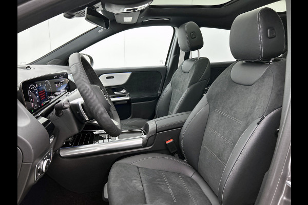 Mercedes-Benz GLA 250 e 140 Year Edition | Plus pakket | Nightpakket | Trekhaak | Panoramaschuifdak | 20” tien-dubbelspaaks AMG velgen | 	Warmtewerend, donkergetint glas |