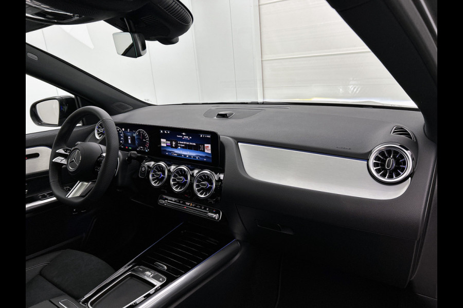 Mercedes-Benz GLA 250 e 140 Year Edition | Plus pakket | Nightpakket | Trekhaak | Panoramaschuifdak | 20” tien-dubbelspaaks AMG velgen | 	Warmtewerend, donkergetint glas |
