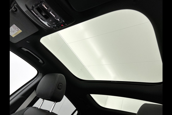 Mercedes-Benz GLA 250 e 140 Year Edition | Plus pakket | Nightpakket | Trekhaak | Panoramaschuifdak | 20” tien-dubbelspaaks AMG velgen | 	Warmtewerend, donkergetint glas |