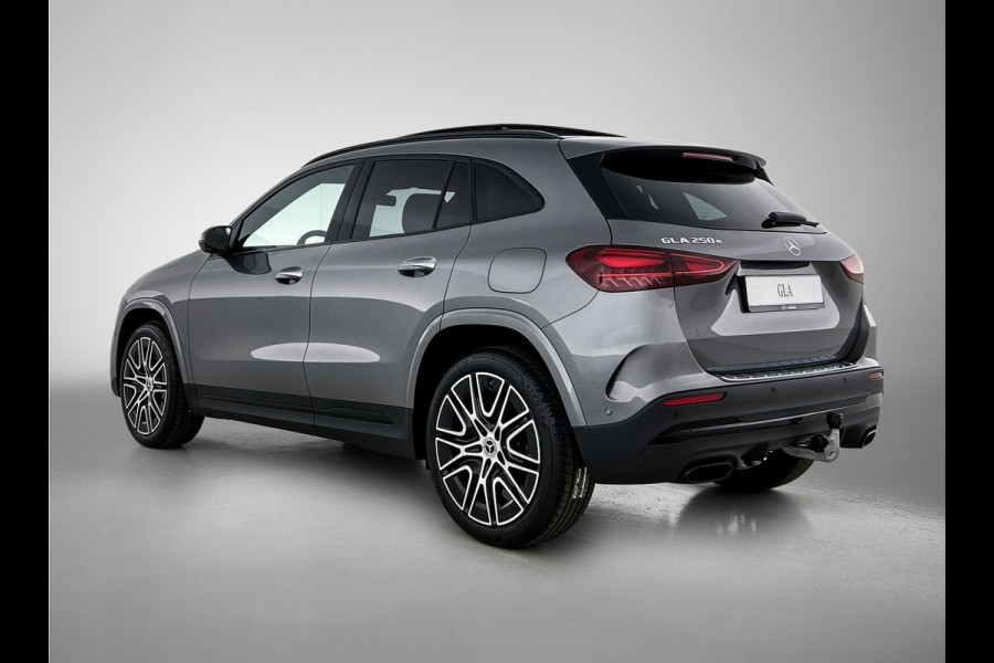Mercedes-Benz GLA 250 e 140 Year Edition | Plus pakket | Nightpakket | Trekhaak | Panoramaschuifdak | 20” tien-dubbelspaaks AMG velgen | 	Warmtewerend, donkergetint glas |