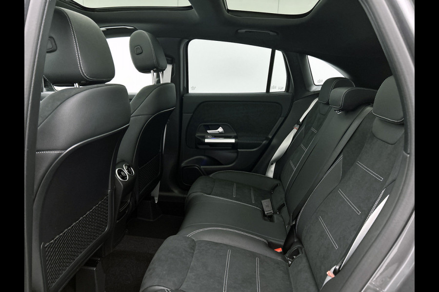 Mercedes-Benz GLA 250 e 140 Year Edition | Plus pakket | Nightpakket | Trekhaak | Panoramaschuifdak | 20” tien-dubbelspaaks AMG velgen | 	Warmtewerend, donkergetint glas |