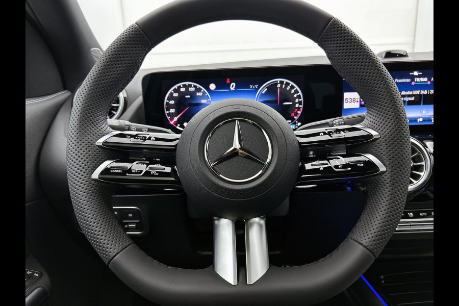 Mercedes-Benz GLA 250 e 140 Year Edition | Plus pakket | Nightpakket | Trekhaak | Panoramaschuifdak | 20” tien-dubbelspaaks AMG velgen | 	Warmtewerend, donkergetint glas |
