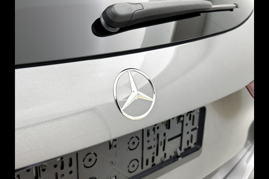 Mercedes-Benz GLA 250 e 140 Year Edition | Plus pakket | Nightpakket | Trekhaak | Panoramaschuifdak | 20” tien-dubbelspaaks AMG velgen | 	Warmtewerend, donkergetint glas |