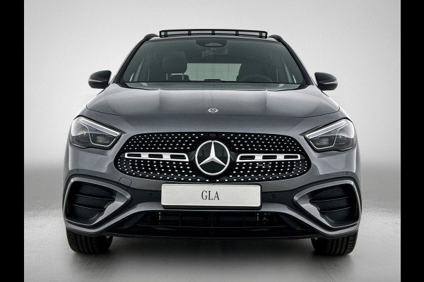 Mercedes-Benz GLA 250 e 140 Year Edition | Plus pakket | Nightpakket | Trekhaak | Panoramaschuifdak | 20” tien-dubbelspaaks AMG velgen | 	Warmtewerend, donkergetint glas |