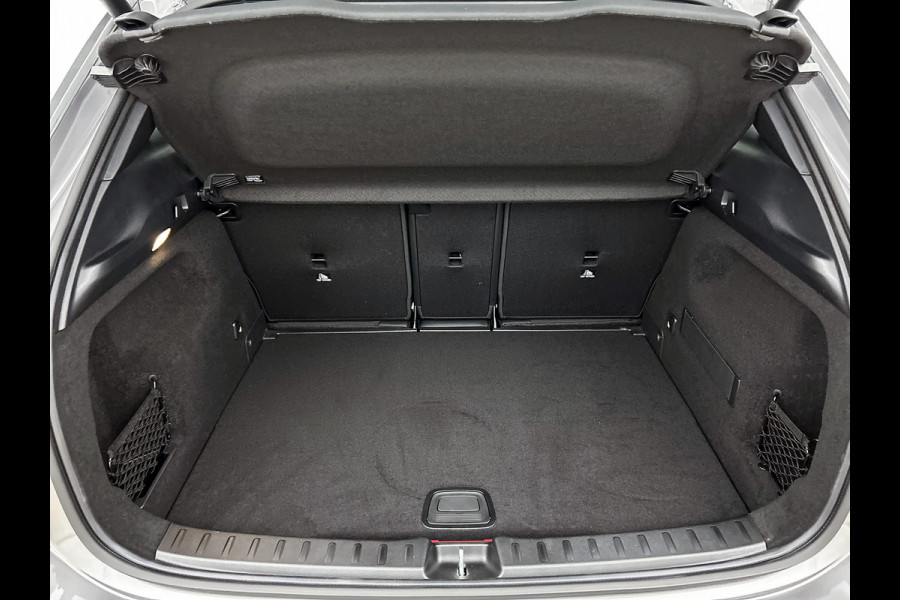 Mercedes-Benz GLA 250 e 140 Year Edition | Plus pakket | Nightpakket | Trekhaak | Panoramaschuifdak | 20” tien-dubbelspaaks AMG velgen | 	Warmtewerend, donkergetint glas |