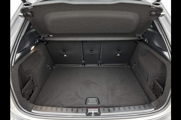Mercedes-Benz GLA 250 e 140 Year Edition | Plus pakket | Nightpakket | Trekhaak | Panoramaschuifdak | 20” tien-dubbelspaaks AMG velgen | 	Warmtewerend, donkergetint glas |