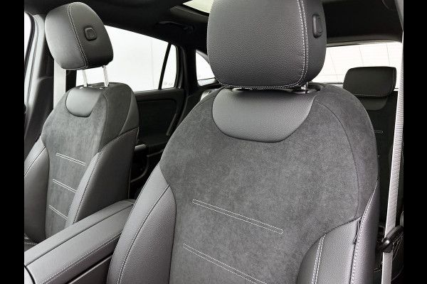 Mercedes-Benz GLA 250 e 140 Year Edition | Plus pakket | Nightpakket | Trekhaak | Panoramaschuifdak | 20” tien-dubbelspaaks AMG velgen | 	Warmtewerend, donkergetint glas |