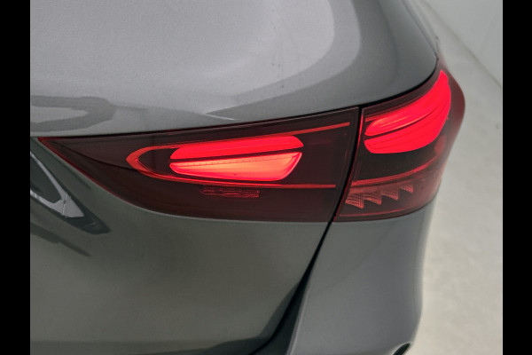 Mercedes-Benz GLA 250 e 140 Year Edition | Plus pakket | Nightpakket | Trekhaak | Panoramaschuifdak | 20” tien-dubbelspaaks AMG velgen | 	Warmtewerend, donkergetint glas |