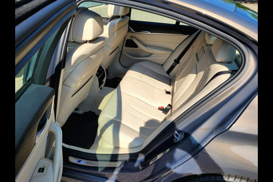 BMW 5 Serie 540i M-sport, Schuifdak, ACC, Trekhaak, VOL! (1e Eig. NL NAP) - Alvit Grau