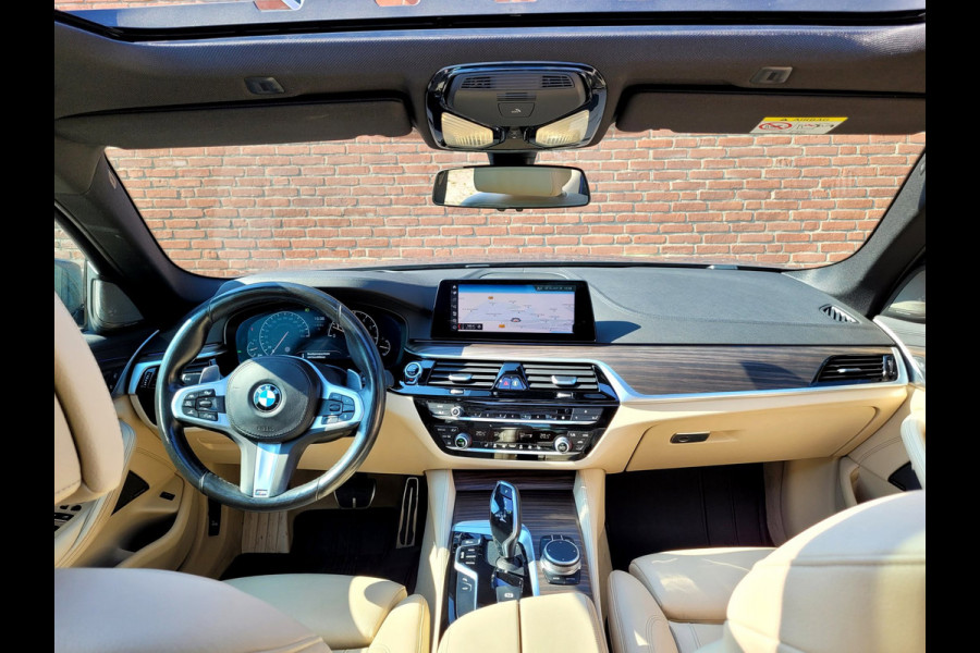BMW 5 Serie 540i M-sport, Schuifdak, ACC, Trekhaak, VOL! (1e Eig. NL NAP) - Alvit Grau