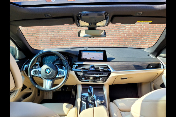 BMW 5 Serie 540i M-sport, Schuifdak, ACC, Trekhaak, VOL! (1e Eig. NL NAP) - Alvit Grau