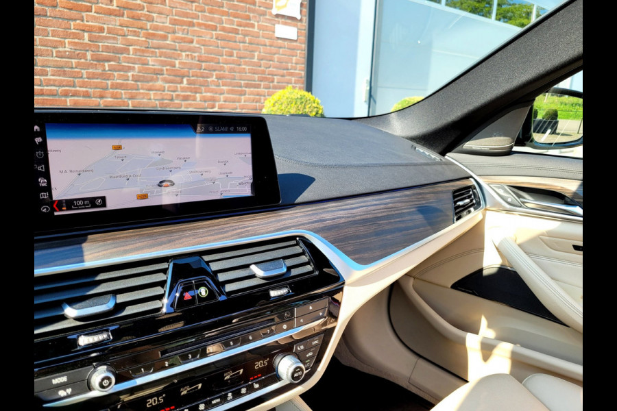 BMW 5 Serie 540i M-sport, Schuifdak, ACC, Trekhaak, VOL! (1e Eig. NL NAP) - Alvit Grau