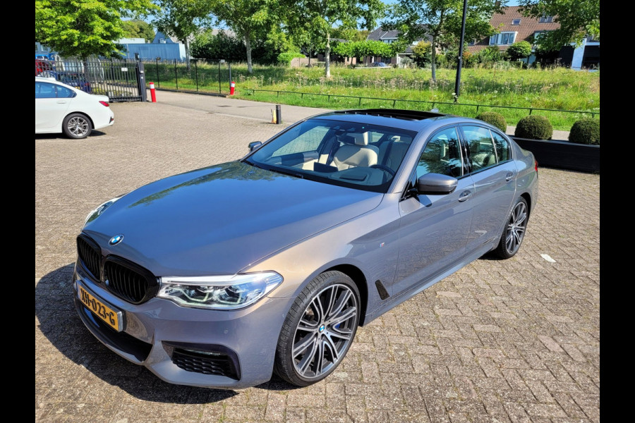 BMW 5 Serie 540i M-sport, Schuifdak, ACC, Trekhaak, VOL! (1e Eig. NL NAP) - Alvit Grau