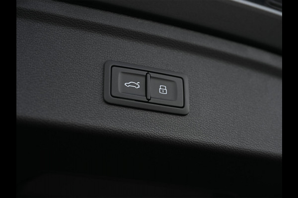 Audi A3 Sportback 45 TFSI e S edition Competition | Panoramadak | 5 jr Garantie | HUD | Sonos Sound | Camera | Ambiance interieur | Active Cruise | S-Seats + Memory | Stoelverwarming | Keyless |