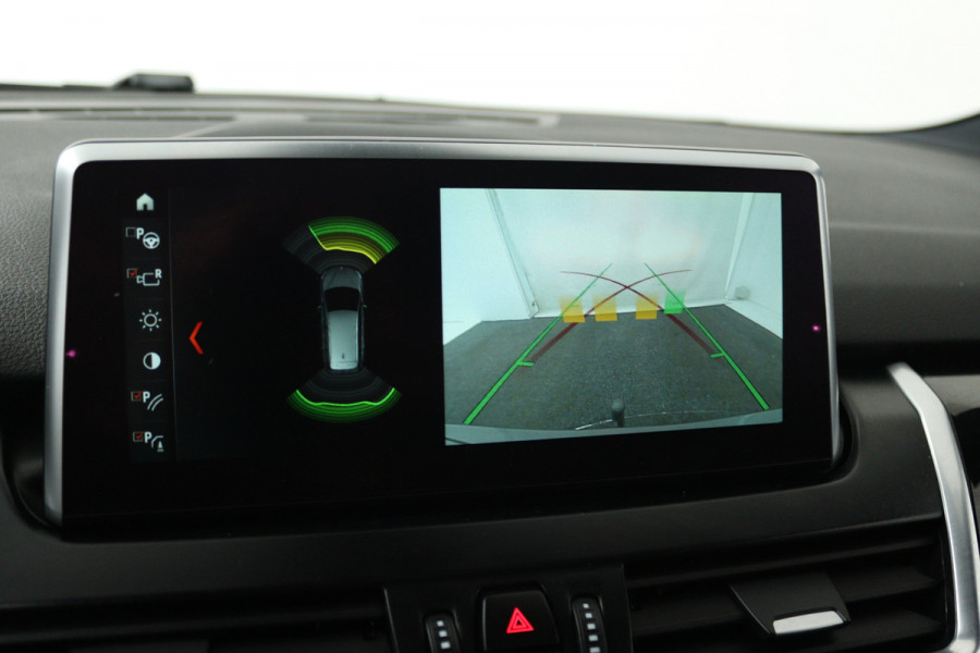 BMW 2 Serie Gran Tourer 220i High Executive (PANORAMADAK, STOELVERWARMING, TREKHAAK, CAMERA)