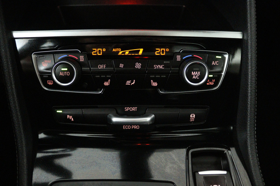 BMW 2 Serie Gran Tourer 220i High Executive (PANORAMADAK, STOELVERWARMING, TREKHAAK, CAMERA)
