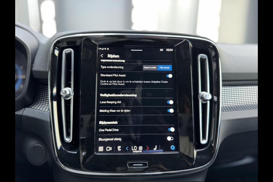 Volvo XC40 Recharge P8 AWD R-Design | Leder | Trekhaak wegklapbaar | Blis | Warmtepomp | 360 Cam |