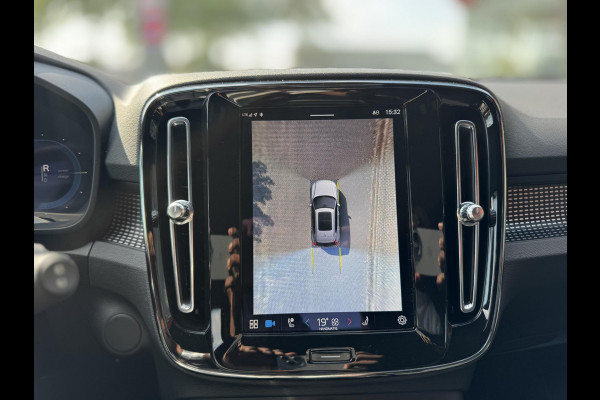 Volvo XC40 Recharge P8 AWD R-Design | Leder | Trekhaak wegklapbaar | Blis | Warmtepomp | 360 Cam |