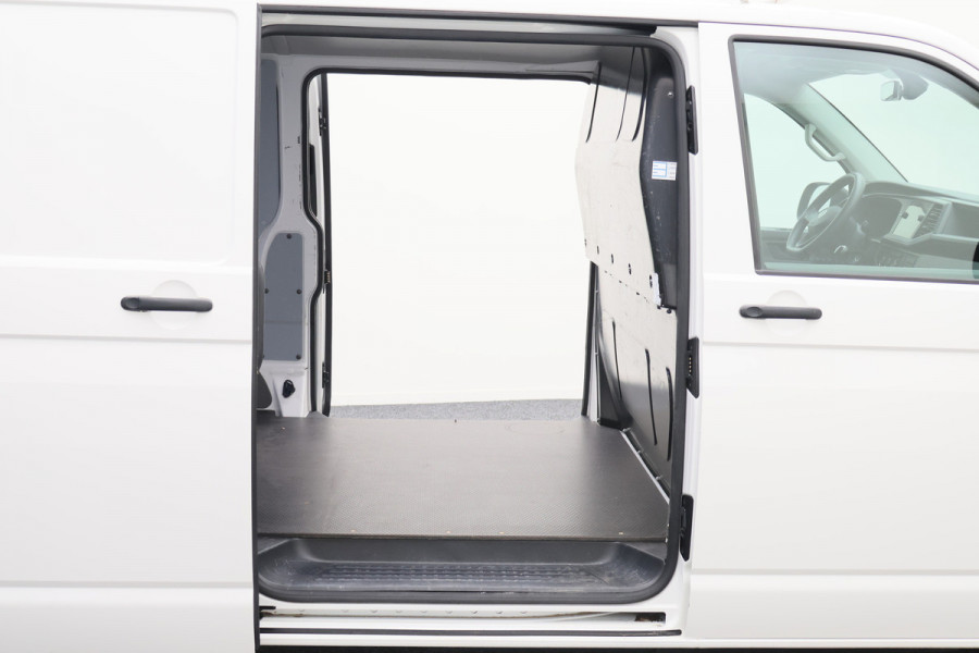 Volkswagen Transporter 2.0 TDI L2H1 28 Comfortline 2x schuifdeur, Trekhaak, Cruise, Navigatie, Airco, Apple CarPlay