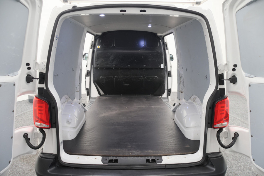 Volkswagen Transporter 2.0 TDI L2H1 28 Comfortline 2x schuifdeur, Trekhaak, Cruise, Navigatie, Airco, Apple CarPlay