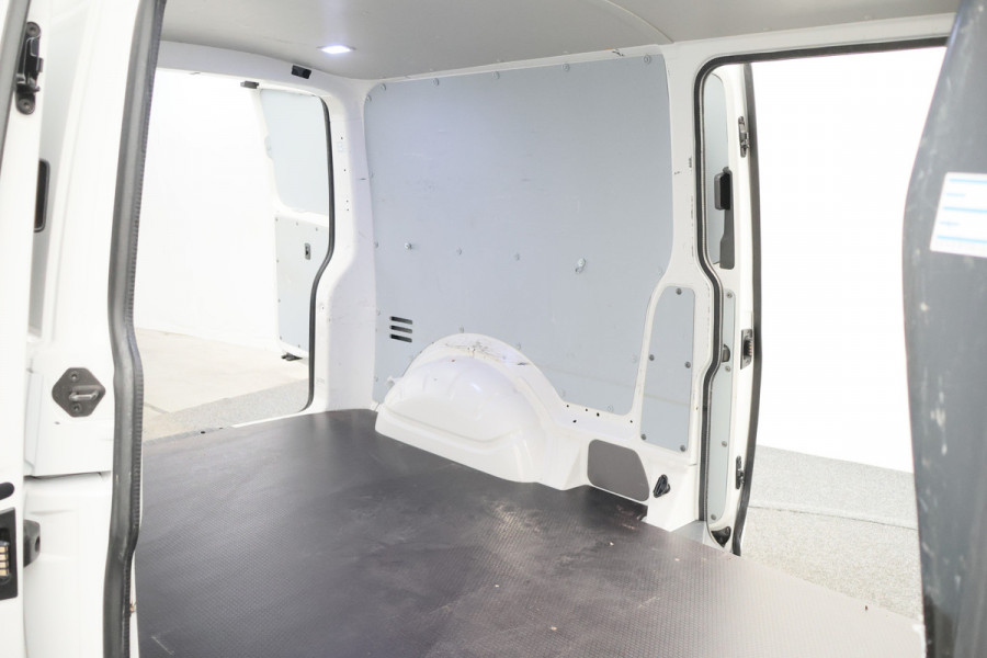 Volkswagen Transporter 2.0 TDI L2H1 28 Comfortline 2x schuifdeur, Trekhaak, Cruise, Navigatie, Airco, Apple CarPlay
