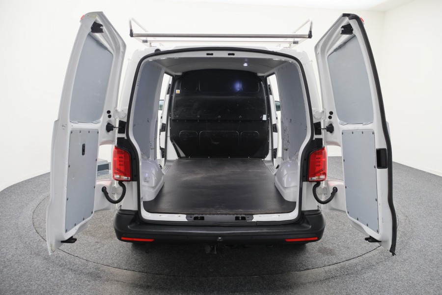 Volkswagen Transporter 2.0 TDI L2H1 28 Comfortline 2x schuifdeur, Trekhaak, Cruise, Navigatie, Airco, Apple CarPlay