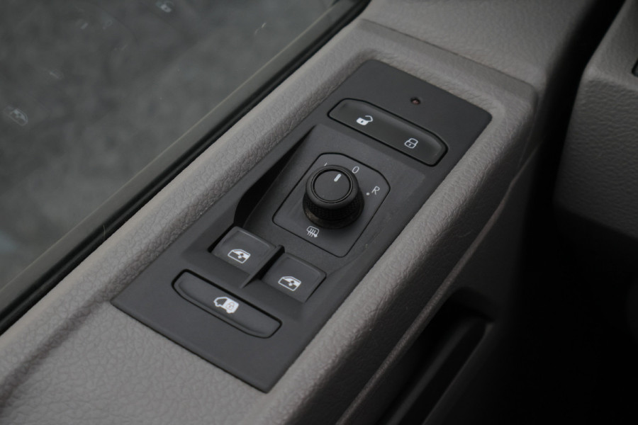 Volkswagen Transporter 2.0 TDI L2H1 28 Comfortline 2x schuifdeur, Trekhaak, Cruise, Navigatie, Airco, Apple CarPlay