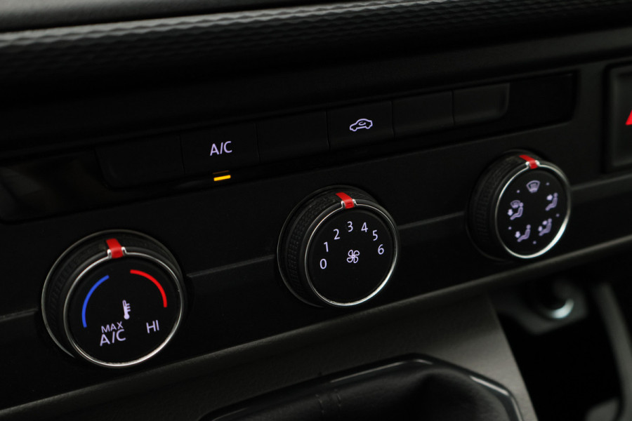 Volkswagen Transporter 2.0 TDI L2H1 28 Comfortline 2x schuifdeur, Trekhaak, Cruise, Navigatie, Airco, Apple CarPlay