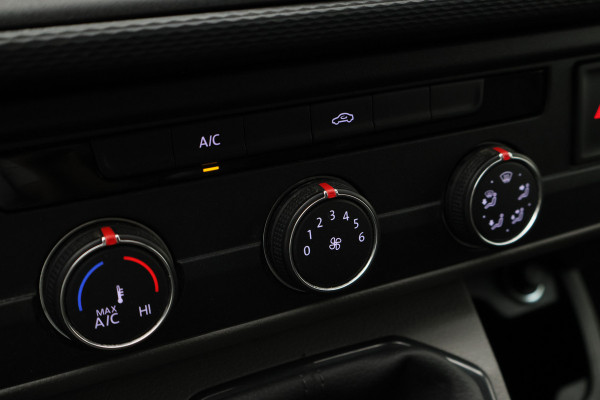 Volkswagen Transporter 2.0 TDI L2H1 28 Comfortline 2x schuifdeur, Trekhaak, Cruise, Navigatie, Airco, Apple CarPlay