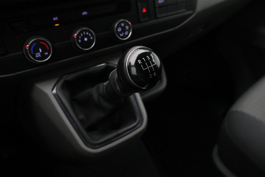 Volkswagen Transporter 2.0 TDI L2H1 28 Comfortline 2x schuifdeur, Trekhaak, Cruise, Navigatie, Airco, Apple CarPlay