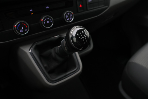 Volkswagen Transporter 2.0 TDI L2H1 28 Comfortline 2x schuifdeur, Trekhaak, Cruise, Navigatie, Airco, Apple CarPlay