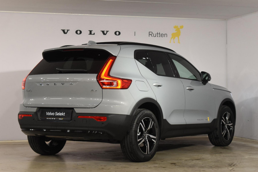 Volvo XC40 B4 211PK Automaat Plus Dark / Adaptive Cruise control / Harman Kardon / Elektrisch verstelbare stoelen met geheugen / Stoel- en stuurverwarming / Elektrisch panorama schuifdak / Extra getint glas