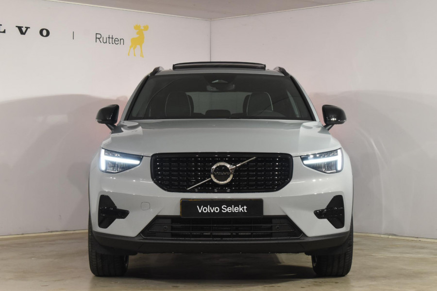 Volvo XC40 B4 211PK Automaat Plus Dark / Adaptive Cruise control / Harman Kardon / Elektrisch verstelbare stoelen met geheugen / Stoel- en stuurverwarming / Elektrisch panorama schuifdak / Extra getint glas