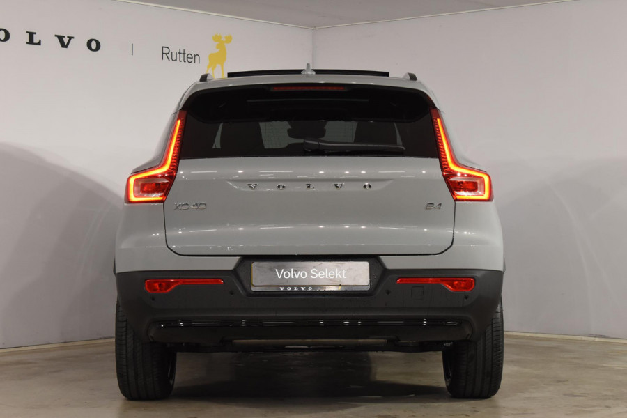 Volvo XC40 B4 211PK Automaat Plus Dark / Adaptive Cruise control / Harman Kardon / Elektrisch verstelbare stoelen met geheugen / Stoel- en stuurverwarming / Elektrisch panorama schuifdak / Extra getint glas
