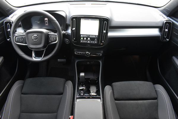 Volvo XC40 B4 211PK Automaat Plus Dark / Adaptive Cruise control / Harman Kardon / Elektrisch verstelbare stoelen met geheugen / Stoel- en stuurverwarming / Elektrisch panorama schuifdak / Extra getint glas