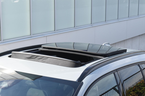 Volvo XC40 B4 211PK Automaat Plus Dark / Adaptive Cruise control / Harman Kardon / Elektrisch verstelbare stoelen met geheugen / Stoel- en stuurverwarming / Elektrisch panorama schuifdak / Extra getint glas