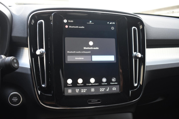 Volvo XC40 B4 211PK Automaat Plus Dark / Adaptive Cruise control / Harman Kardon / Elektrisch verstelbare stoelen met geheugen / Stoel- en stuurverwarming / Elektrisch panorama schuifdak / Extra getint glas
