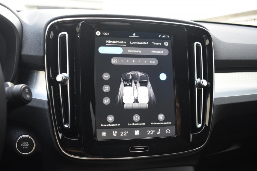 Volvo XC40 B4 211PK Automaat Plus Dark / Adaptive Cruise control / Harman Kardon / Elektrisch verstelbare stoelen met geheugen / Stoel- en stuurverwarming / Elektrisch panorama schuifdak / Extra getint glas