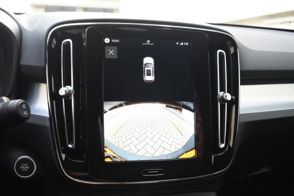 Volvo XC40 B4 211PK Automaat Plus Dark / Adaptive Cruise control / Harman Kardon / Elektrisch verstelbare stoelen met geheugen / Stoel- en stuurverwarming / Elektrisch panorama schuifdak / Extra getint glas